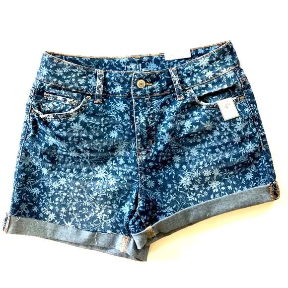 100% cotton Distressed, vintage, blue denim 5 Pocket Shorts size 6 Natural waist - Picture 6 of 11